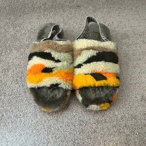 UGG "Fluff Yeah" Camo Indoor/Outdoor Slipper - Size 9